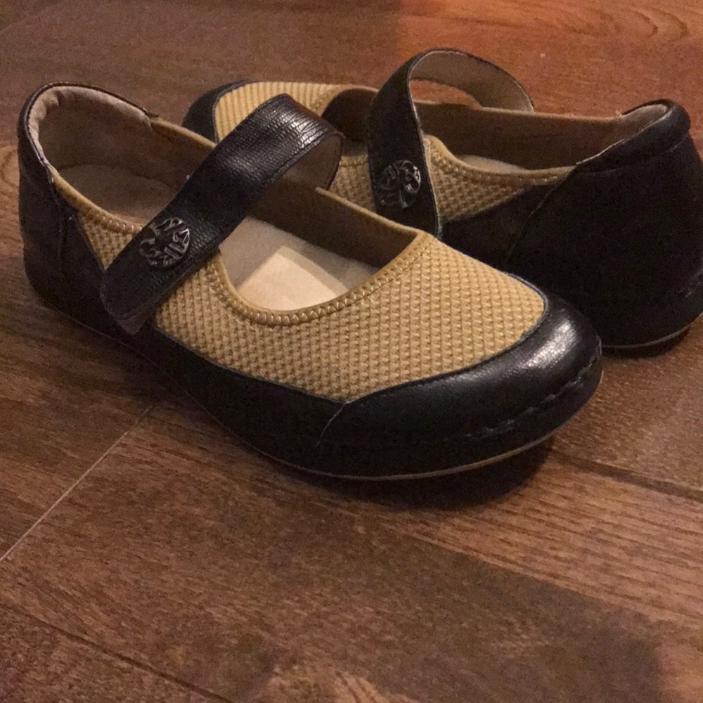 Alegria Shoe